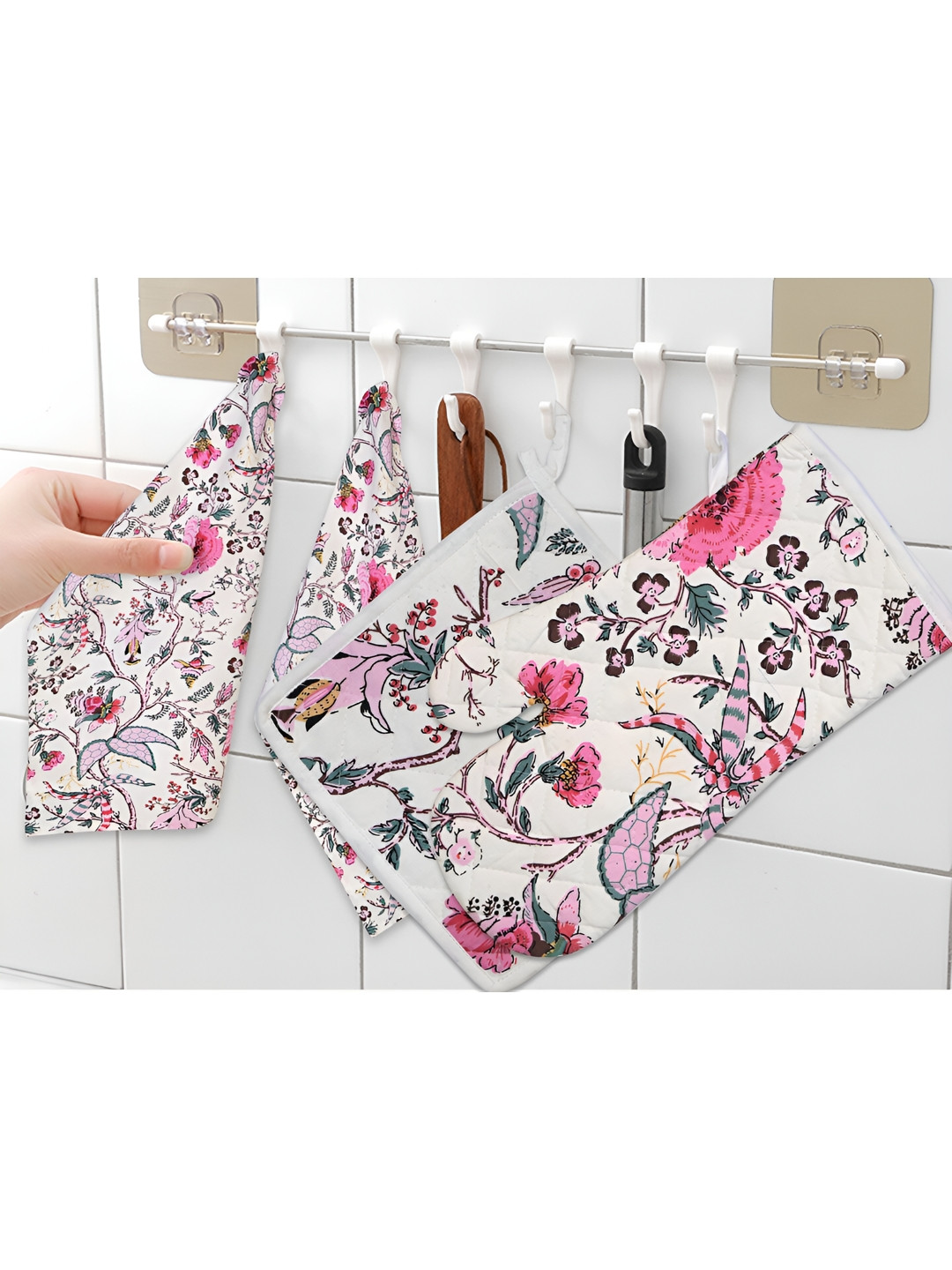 Texstylers Pink & White 4 Pcs Printed Cotton Tea Towels With Gloves & Pot Holder