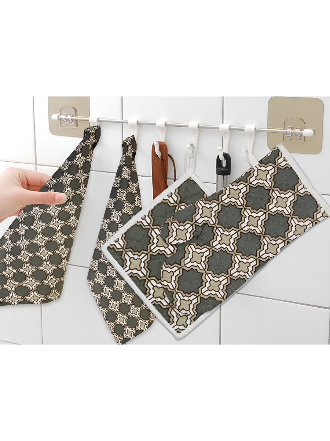 Texstylers Grey 4 Pieces Printed Cotton Towels With Gloves & Pot Holder