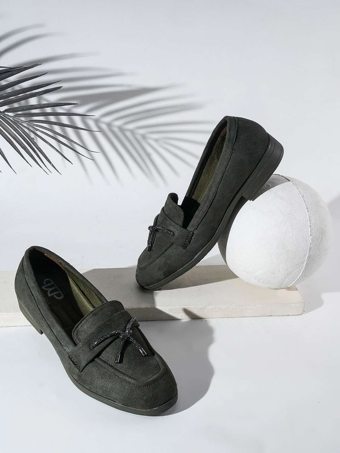 THE WHITE POLE Women Bows Lightweight Comfort Insole Suede Loafers