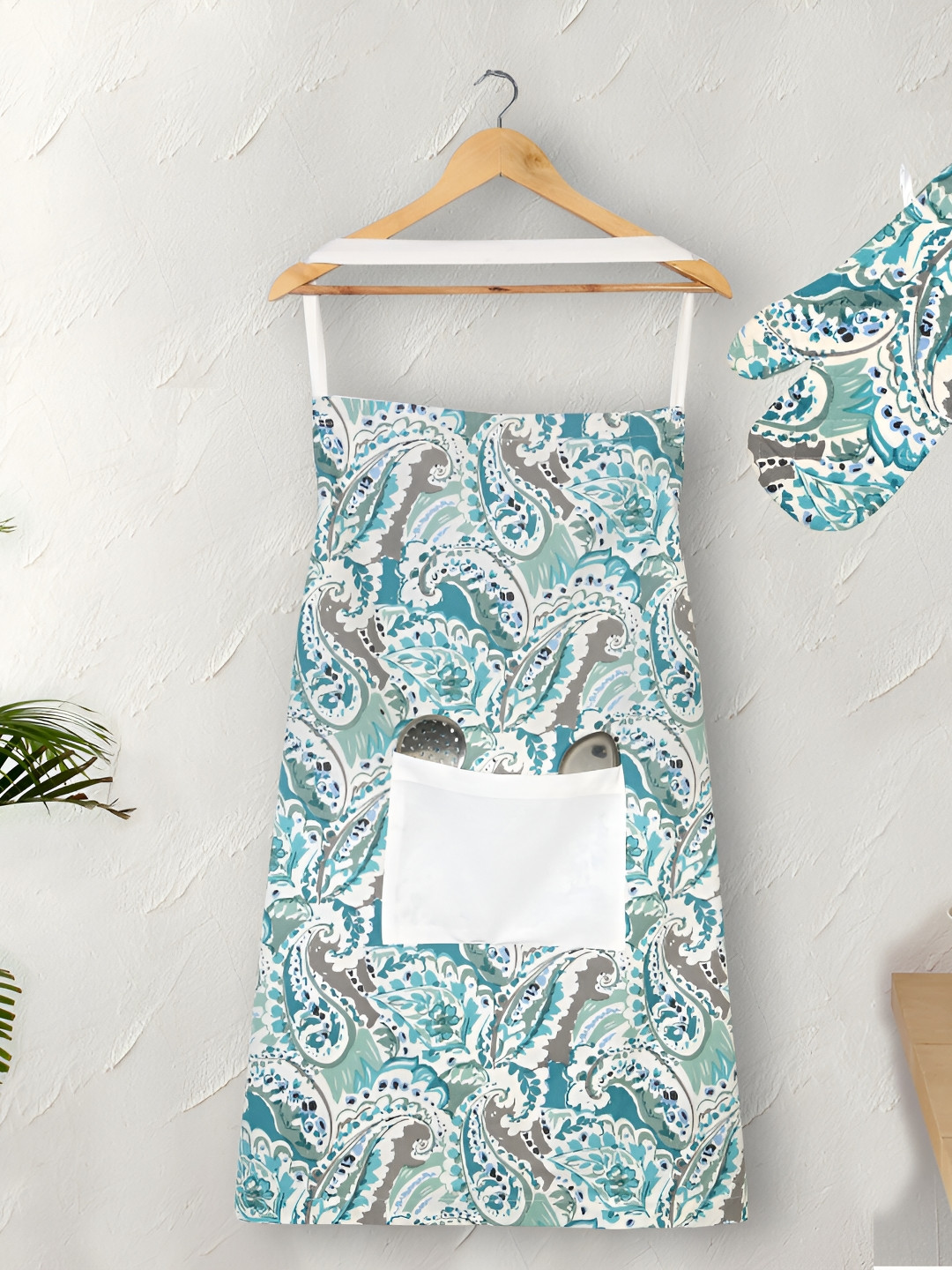 Texstylers 2 Pieces White & Blue Printed Cotton Apron With Gloves