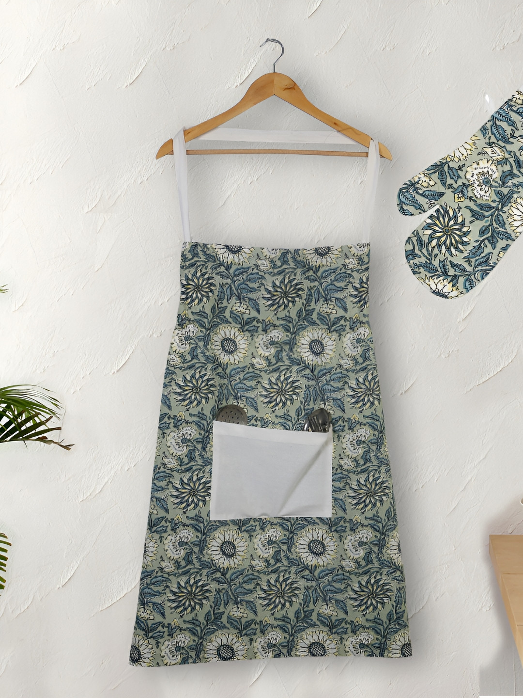 Texstylers Grey & Green 2 Pieces Floral Printed Cotton Apron With Glove