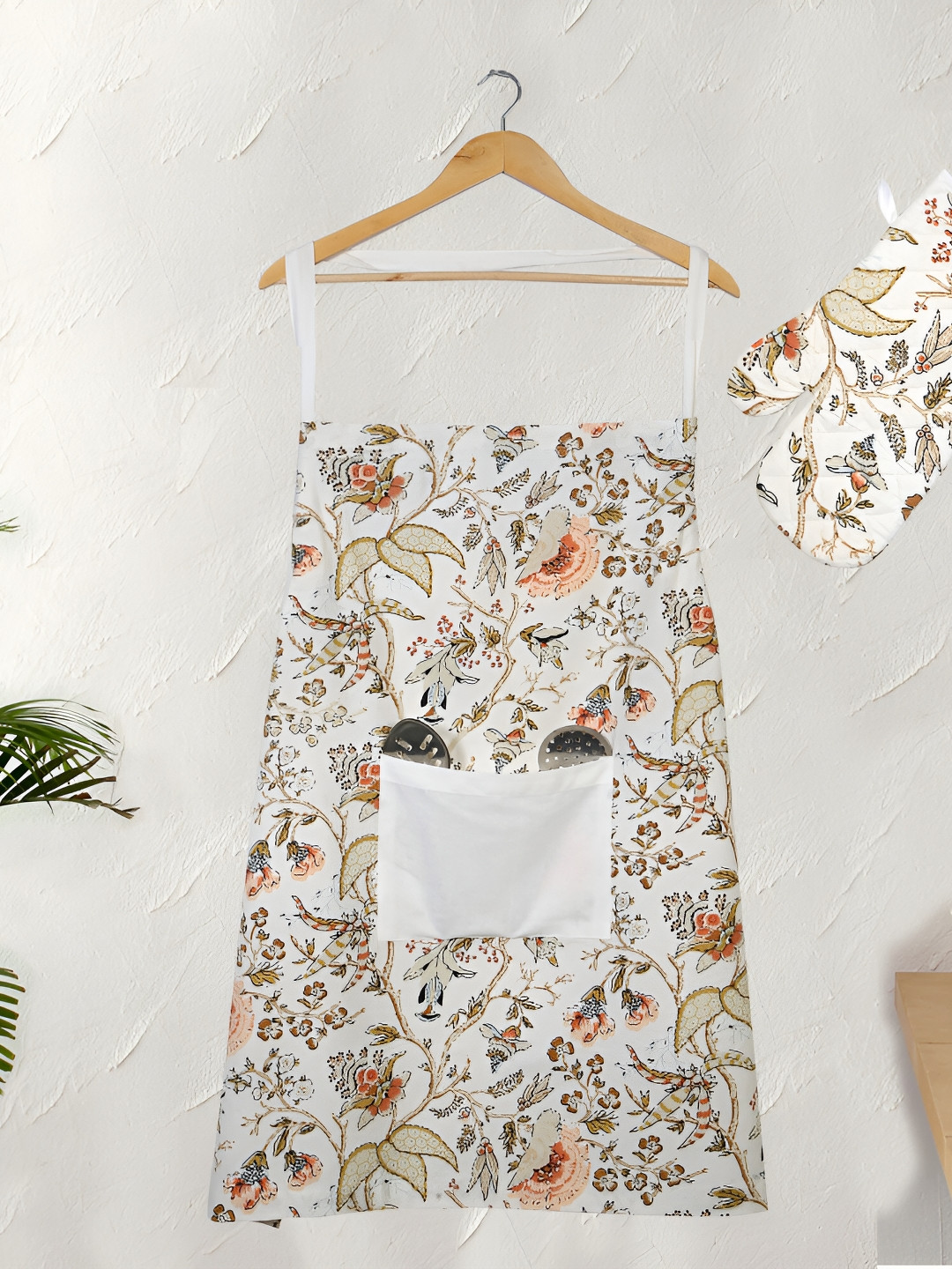 Texstylers Orange 2 Pieces Floral Cotton Apron With Gloves Kitchen Linen Set