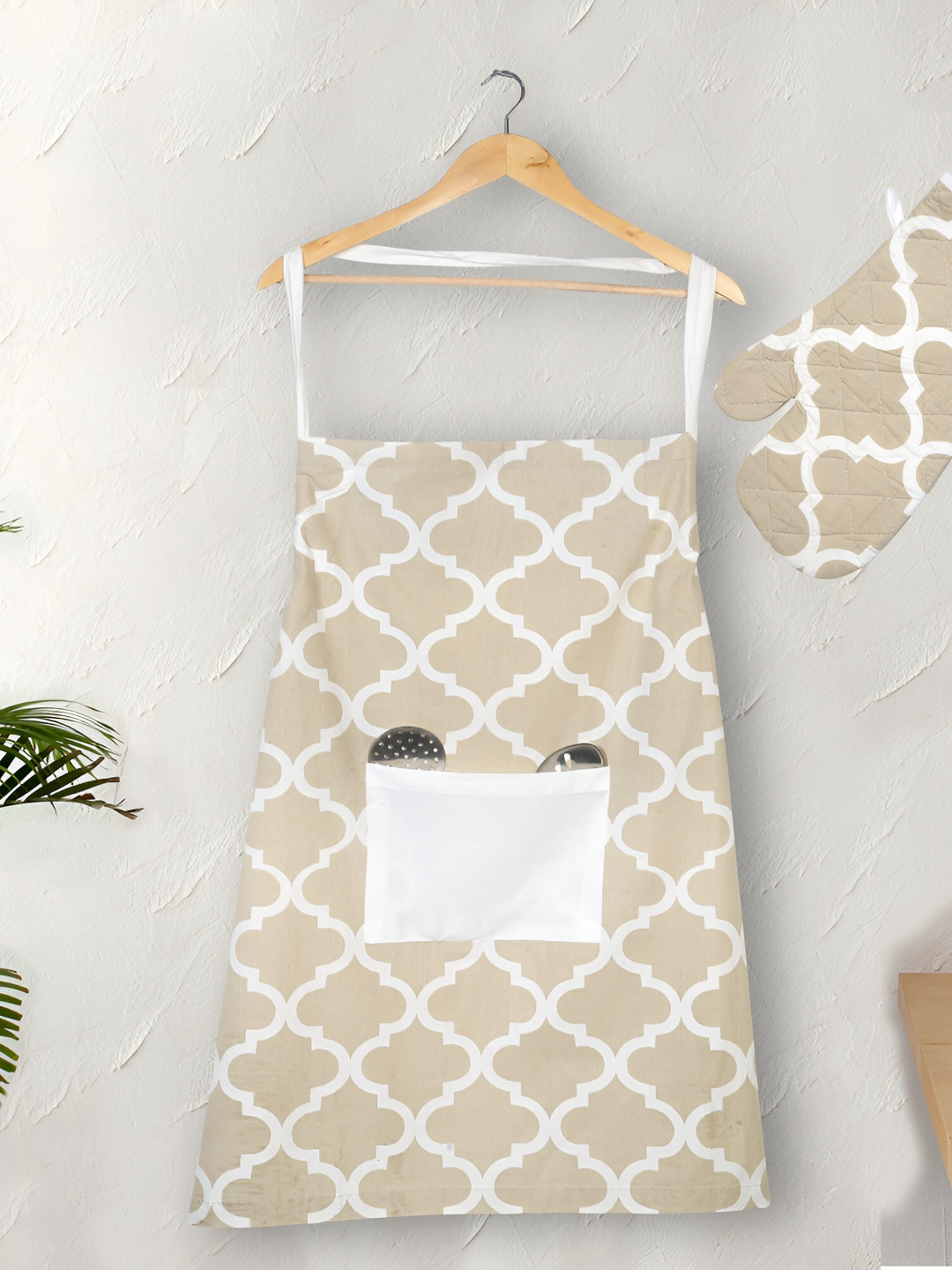 Texstylers Beige & White 2 Pieces Geometric Printed Cotton Apron With Oven Glove