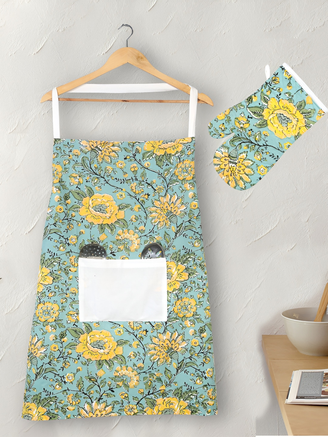 Texstylers Yellow & White 2 Pieces Yellow Printed Cotton Apron & Gloves Mitt