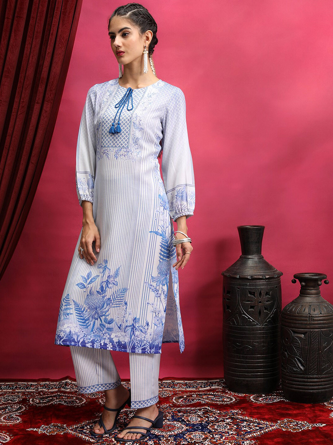 Vishudh Blue Floral Printed Regular Kurta With Trousers