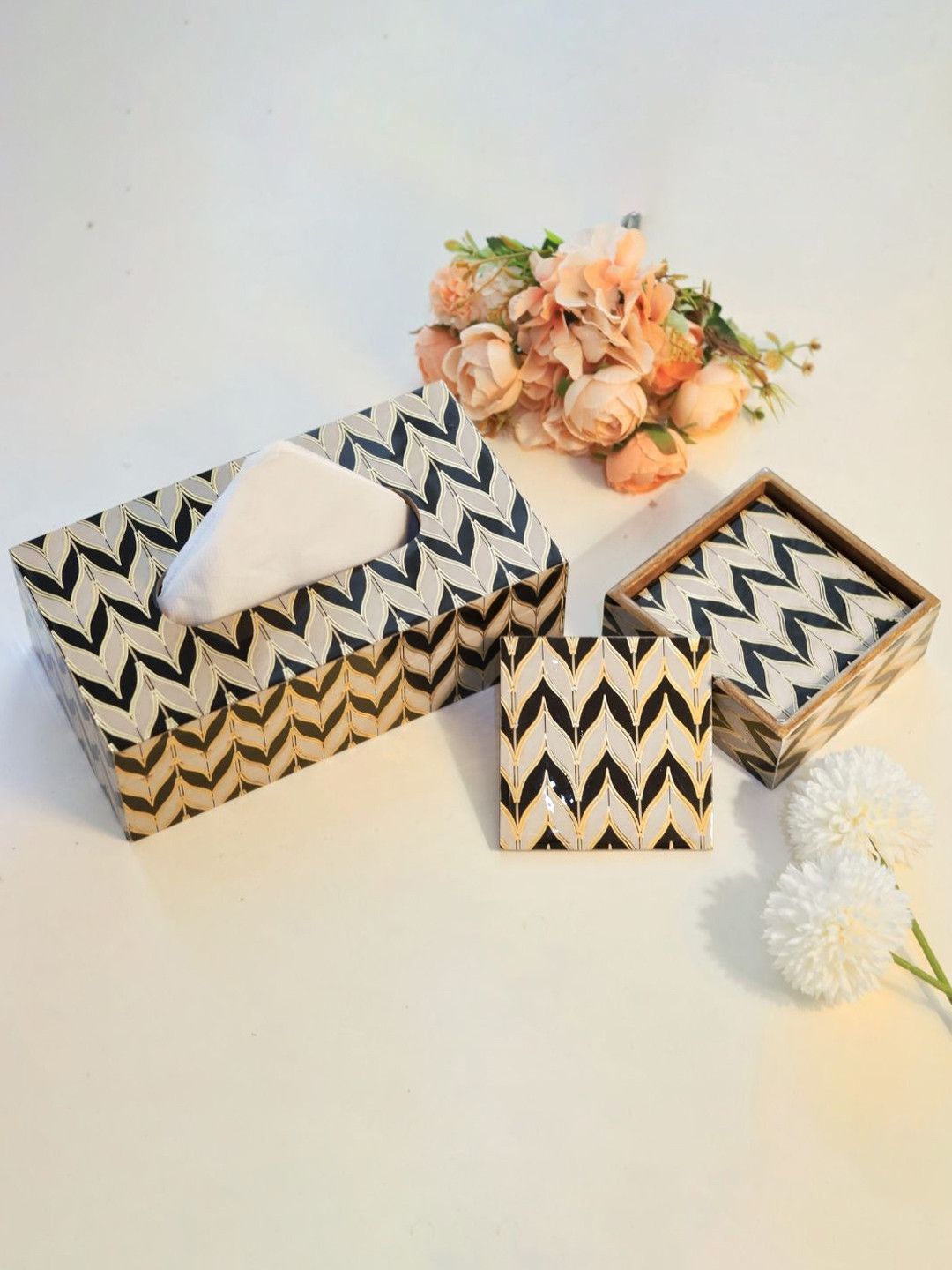 CasaGold Black & White 6 Pcs Geometric Printed Wooden Square Coasters With Tissue Box