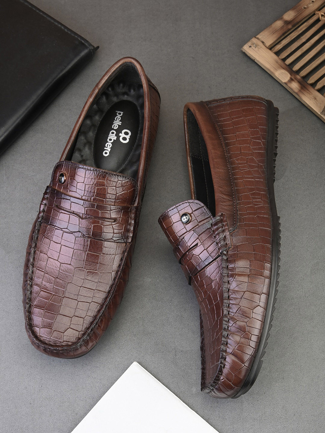 pelle albero Men Textured Lightweight Square Toe Comfort Insole Leather Loafers