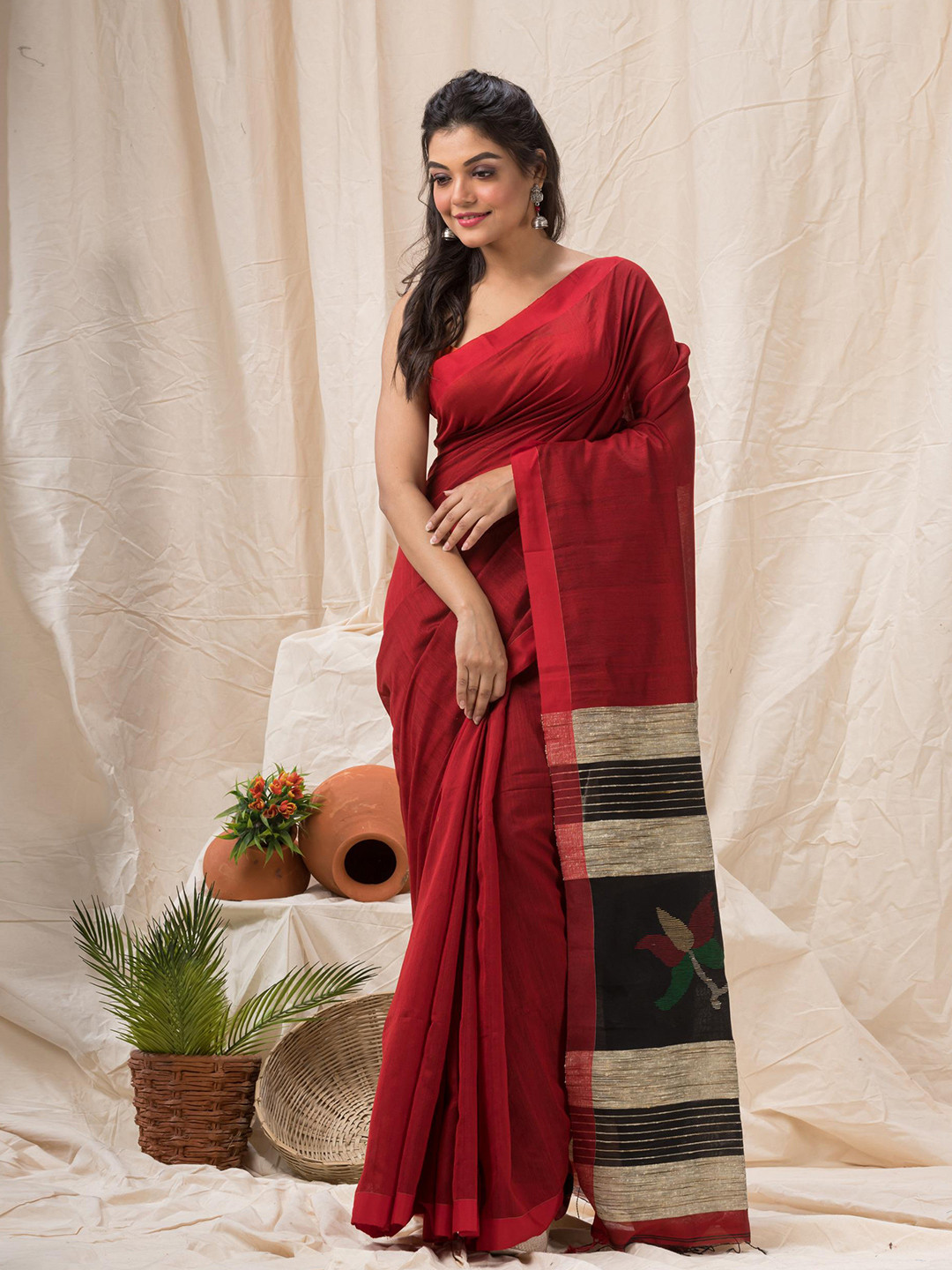 Angoshobha Striped Jamdani Saree