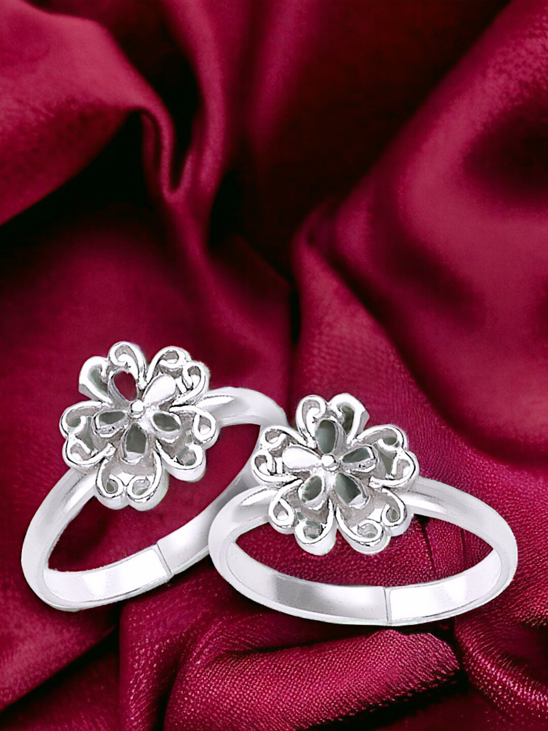 Taraash Set Of 2 92.5 Sterling Silver Scroll Floral-Charm Toe Rings