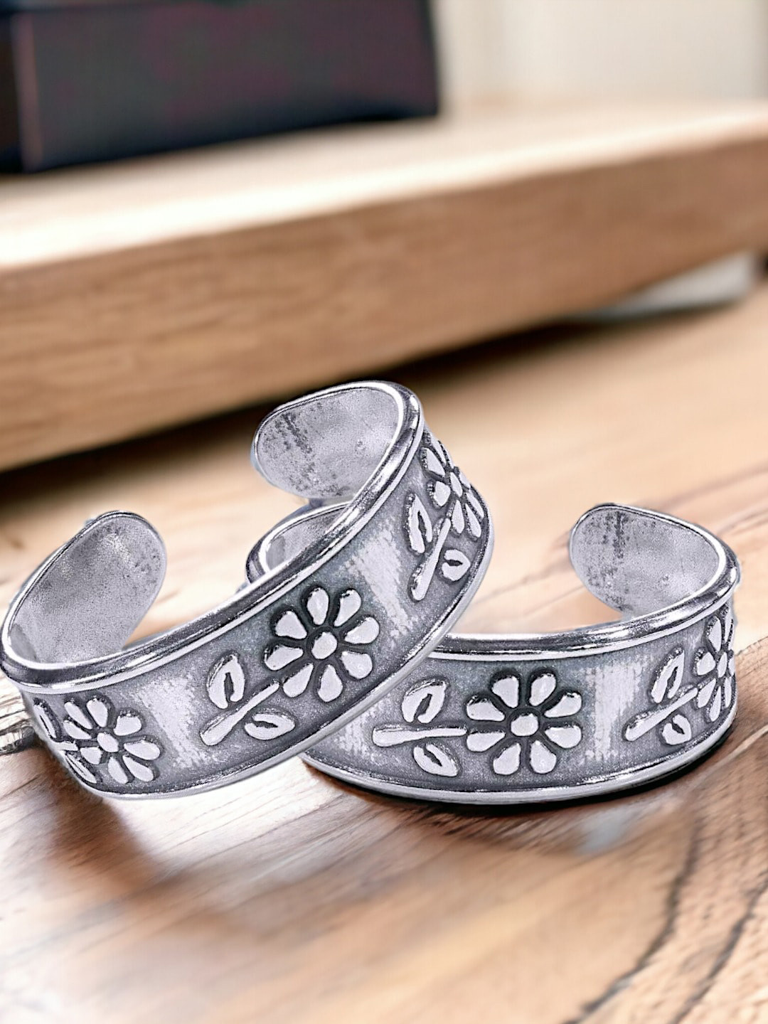 Taraash Set Of 2 925 Sterling Silver Floral Design Toe Rings
