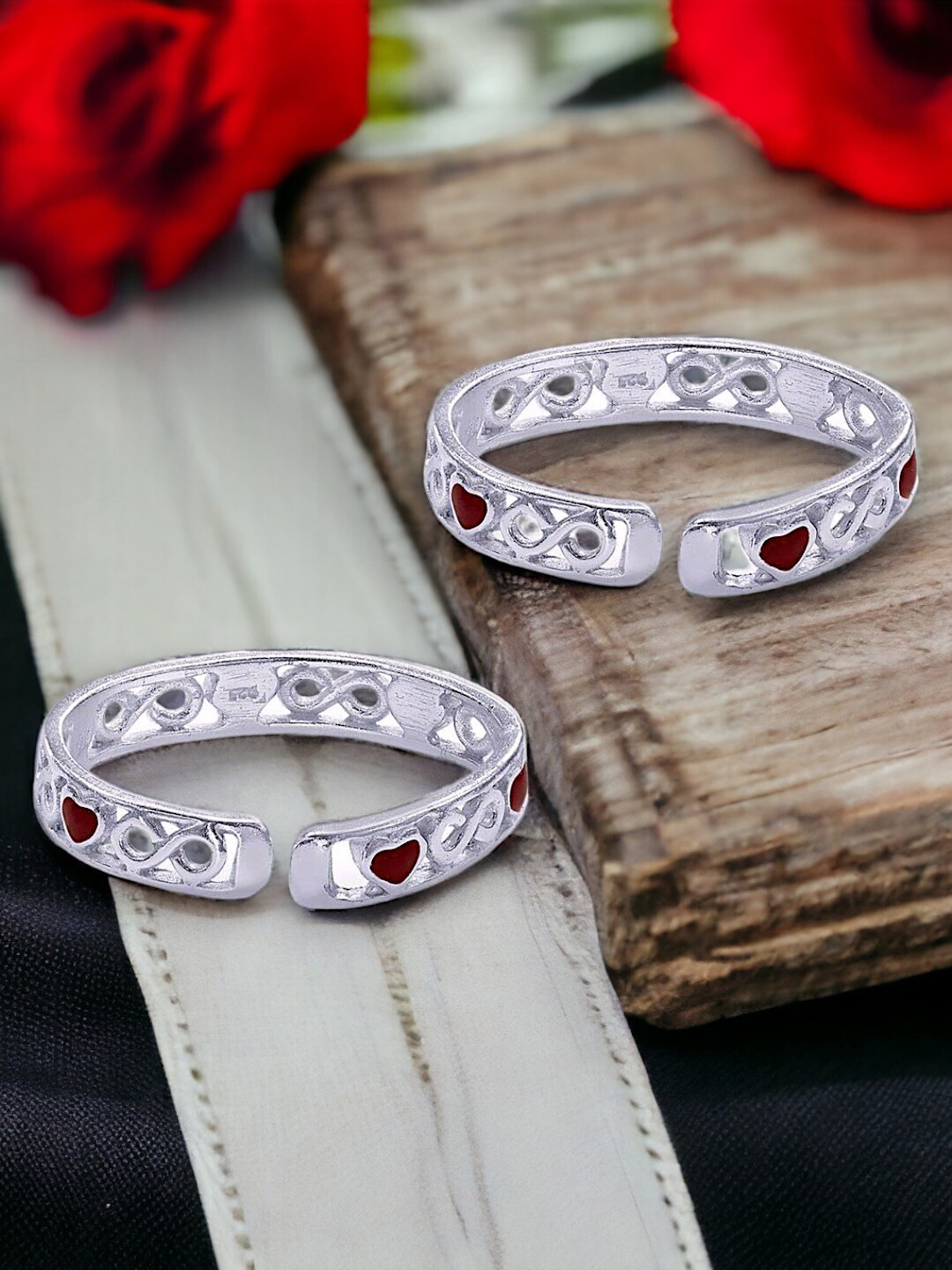 Taraash Set Of 2 Silver-Plated Lovely Heart Toe Rings