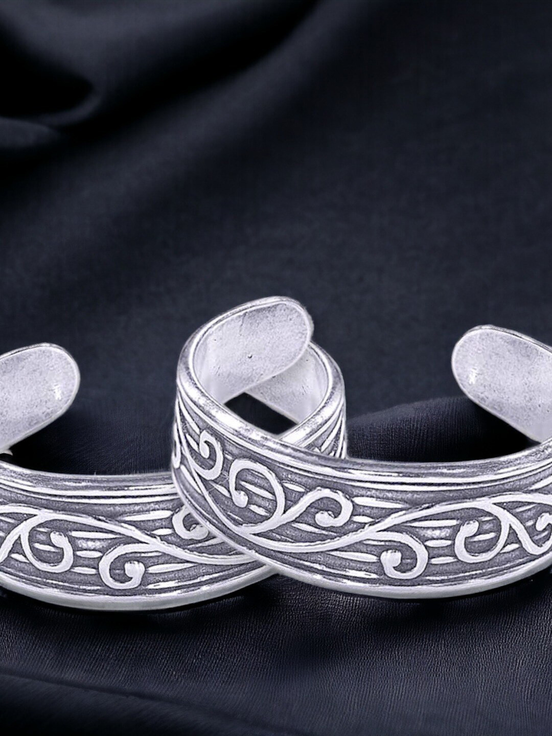 Taraash Set of 2 925 Sterling Silver Flower Cutwork Design Adjustable Antique Toe Rings