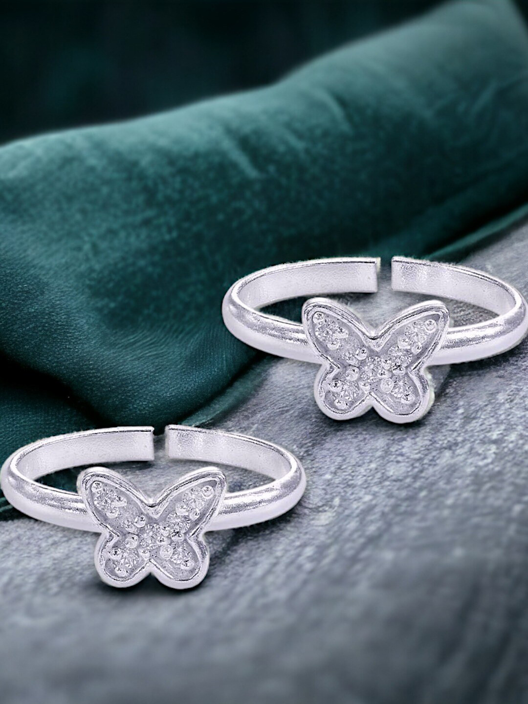 Taraash Women Set of 2 Sterling Silver Cubic Zirconia Studded Butterfly Toe Ring