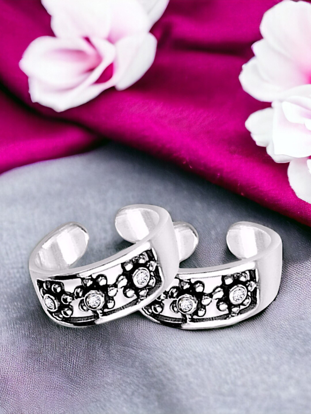 Taraash Set of 2 Silver-Plated Adjustable  Toe Rings