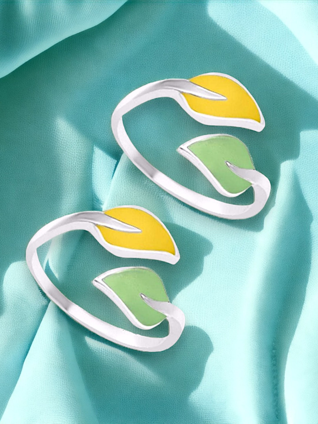 Taraash Set Of 2 925 Sterling Silver Silver Plated Top Openable Leaf Shaped Toe Rings