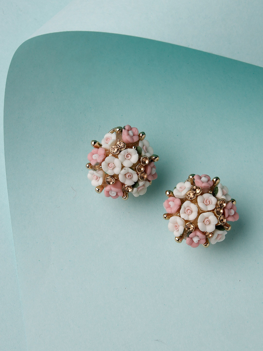 Scintillare By Sukkhi Gold Plated Floral Studs Earrings