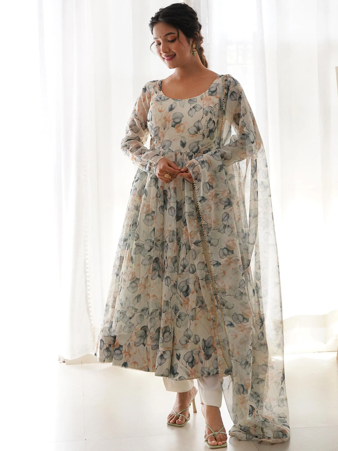 White World Floral Printed Gotta Patti Round Neck Anarkali Kurta with Trousers & Dupatta