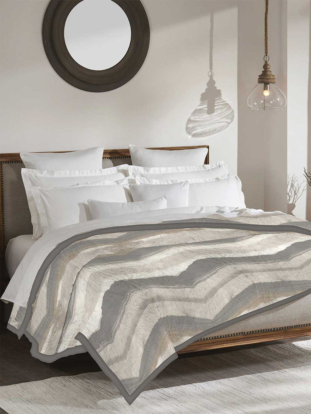 MYTRIDENT  Classic cozy Grey & White Geometric Microfiber 600 GSM Double Bed Blanket