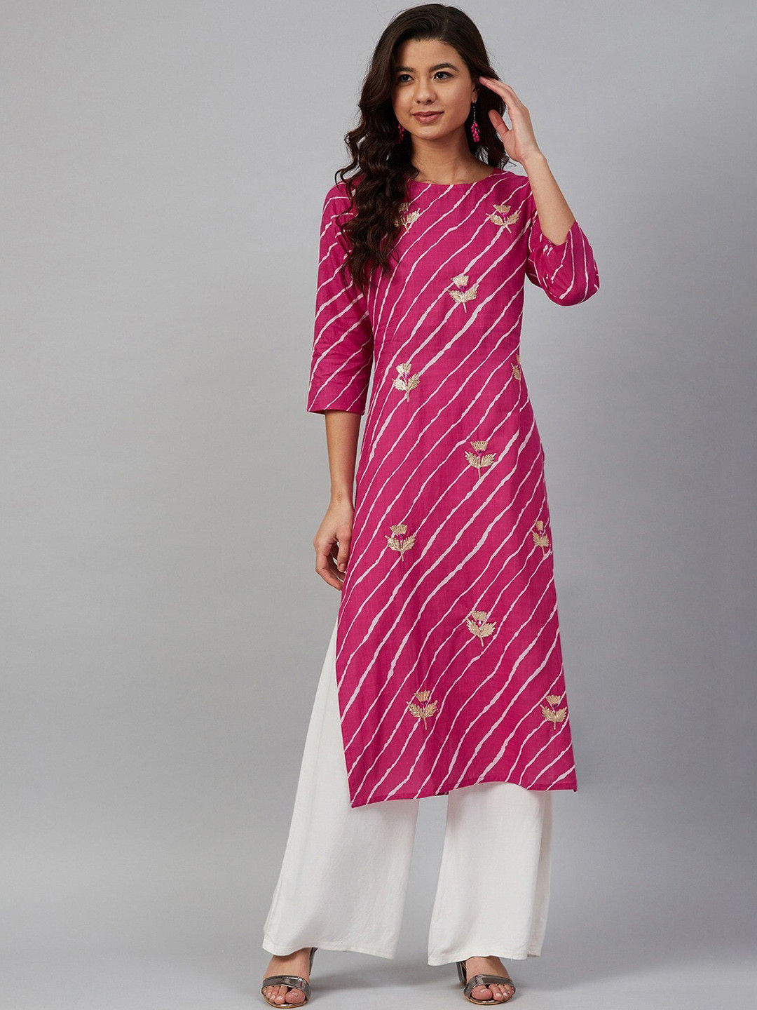 Meeranshi Leheriya Boat Neck Gotta Patti Kurta