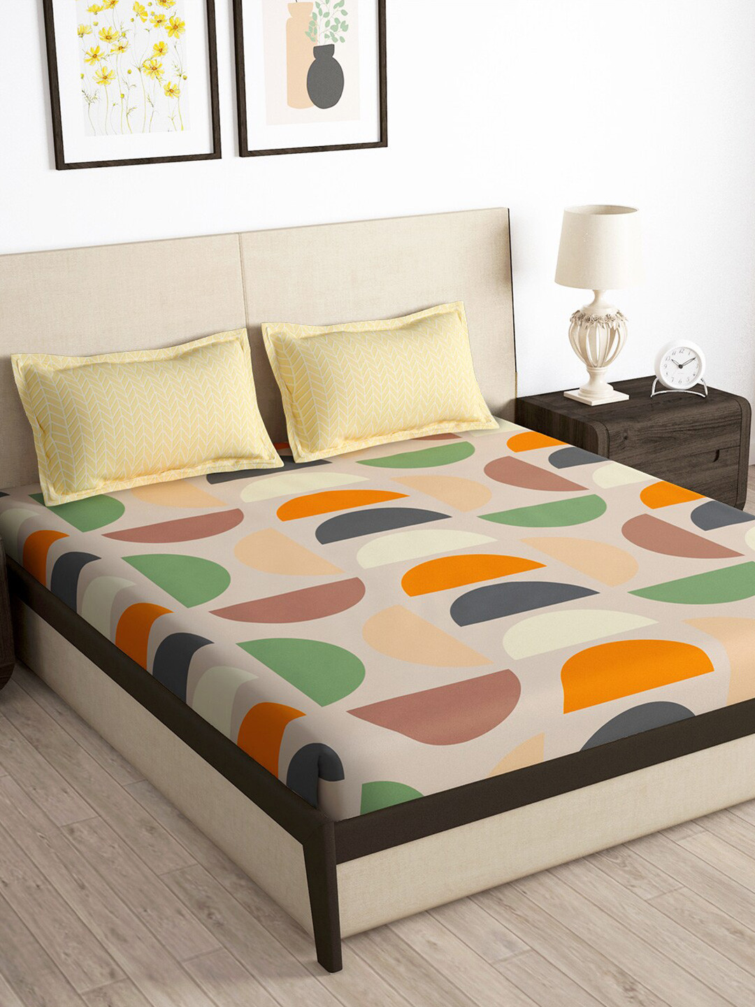 Story@home Cream Geometric Microfiber 160 TC Queen Bedsheet with 2 Pillow Covers-89x98In