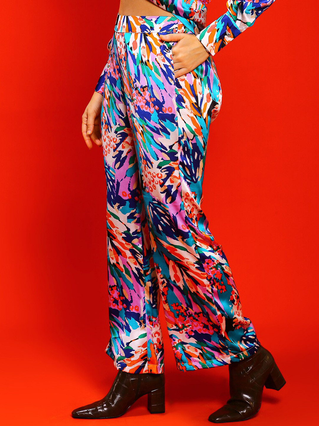 Sera Women Blue & Pink Printed Smart Relaxed Straight Leg Easy Wash Trousers