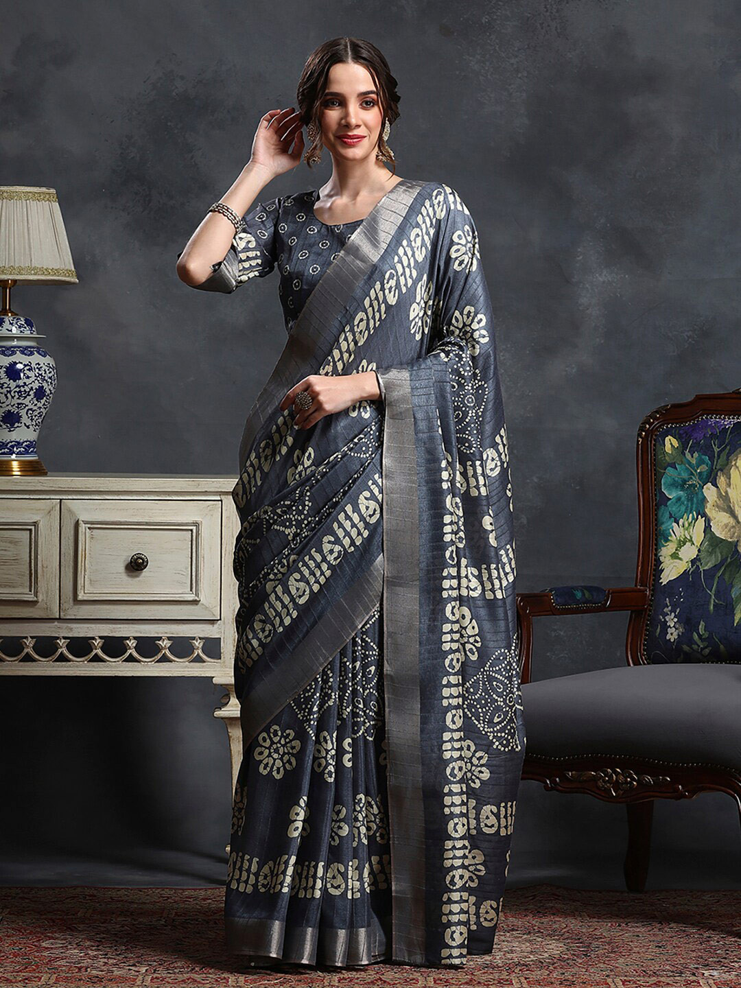 Saree mall Grey & Whte Ethnic Motifs Printed Zari Sungudi Saree