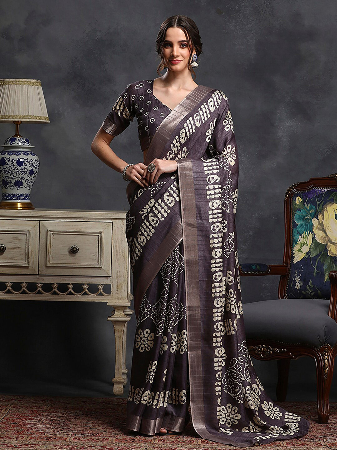 Saree mall Violet & White Ethnic Motifs Printed Zari Sungudi Saree