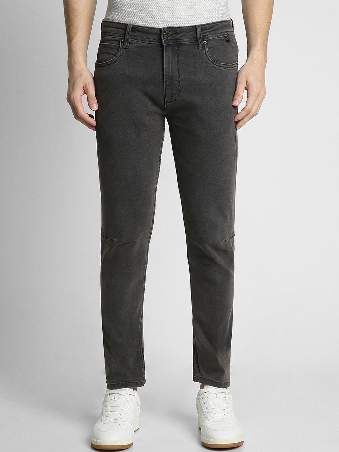 Peter England Casuals Men Classic Tapered Fit Slash Knee Jeans