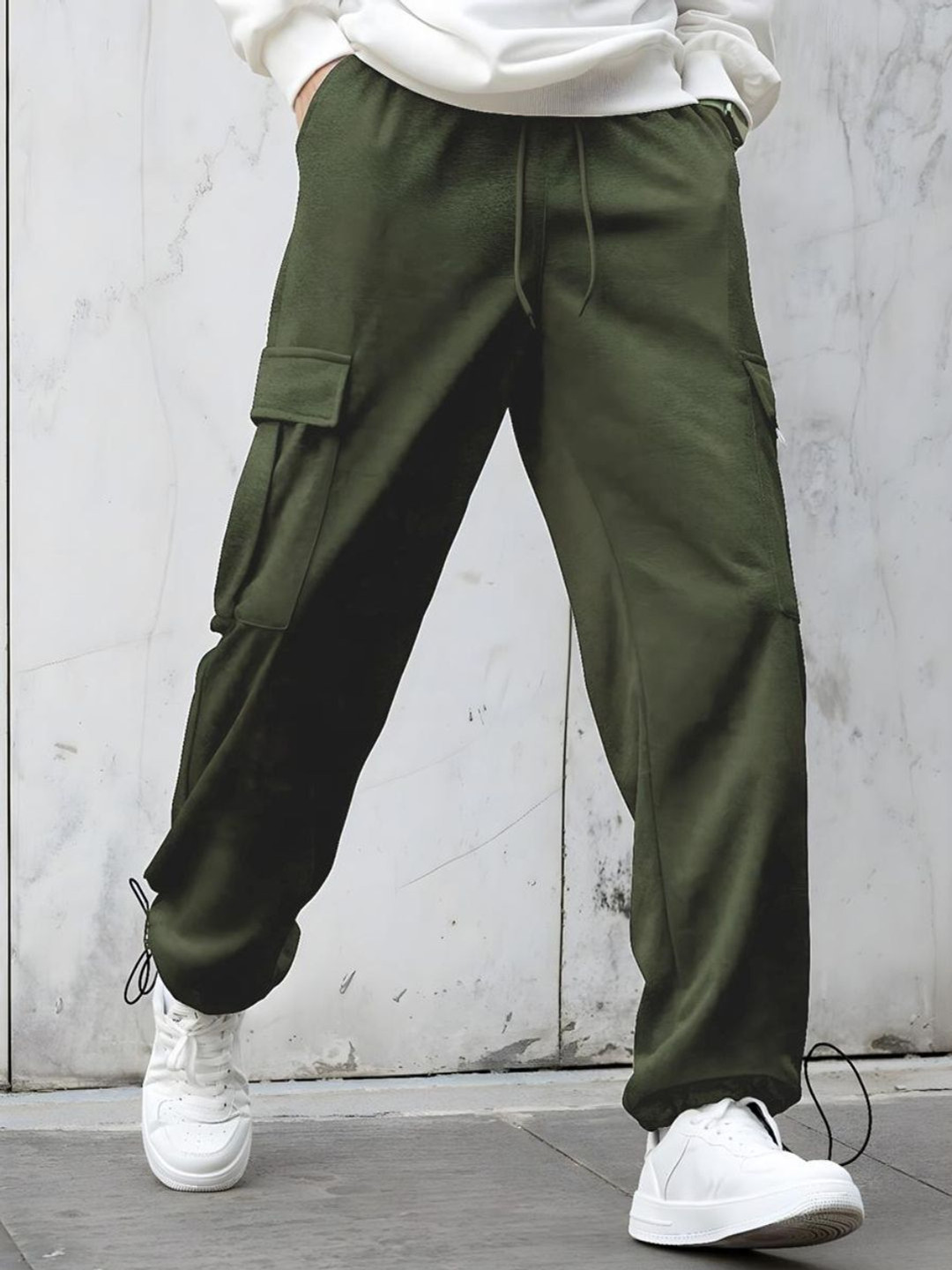 NOBERO Men Onyx Oversized Relaxed Fit Mid-Rise Joggers With Utility Box Pockets