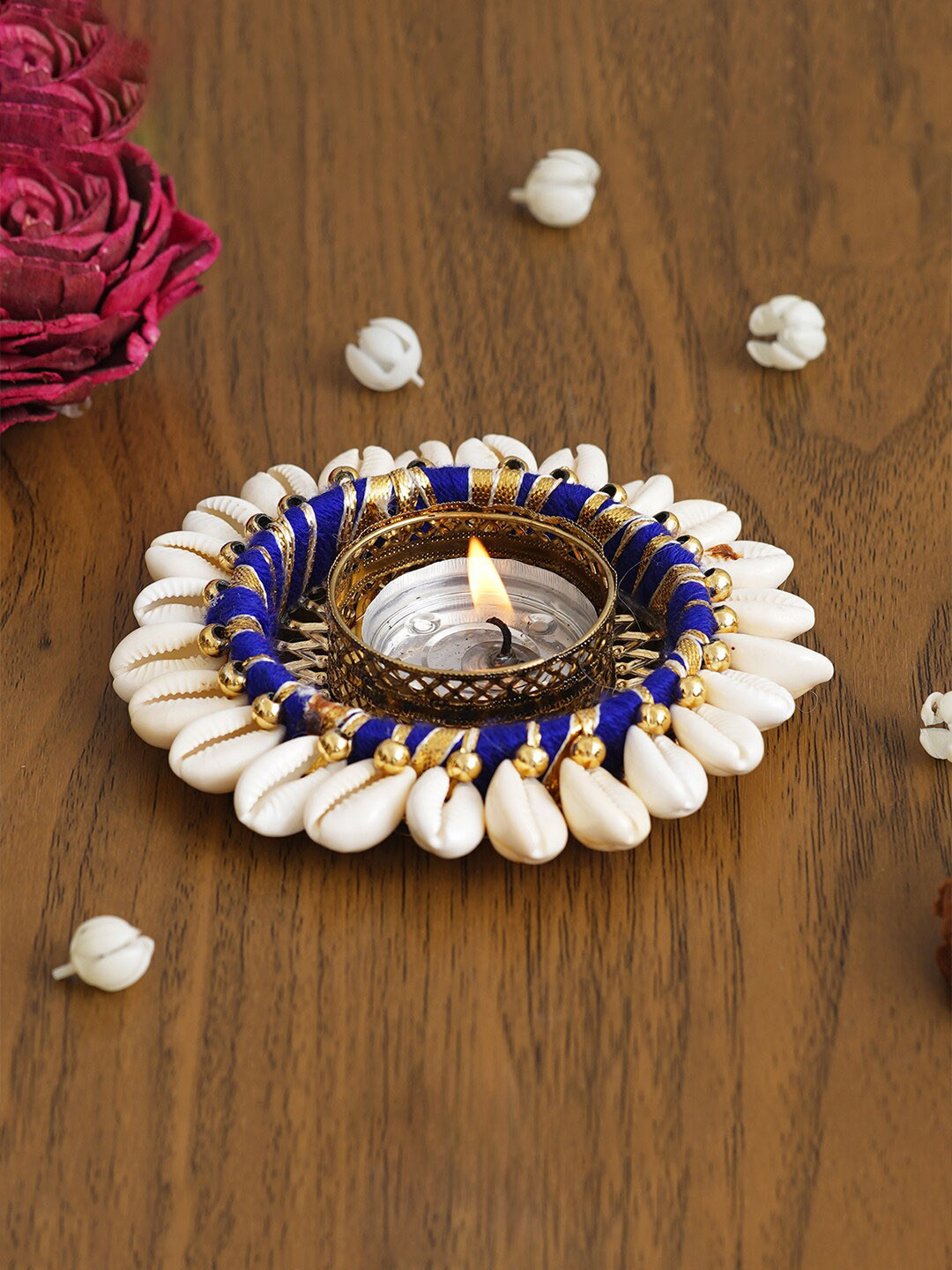 eCraftIndia Blue & White Textured Round Shaped Metal Candle Holder