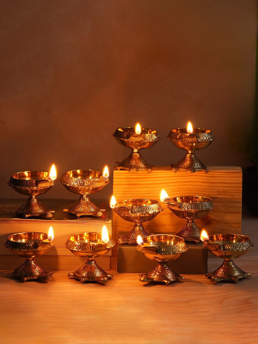 eCraftIndia 10 Pieces Beige Diyas With Tortoise Base