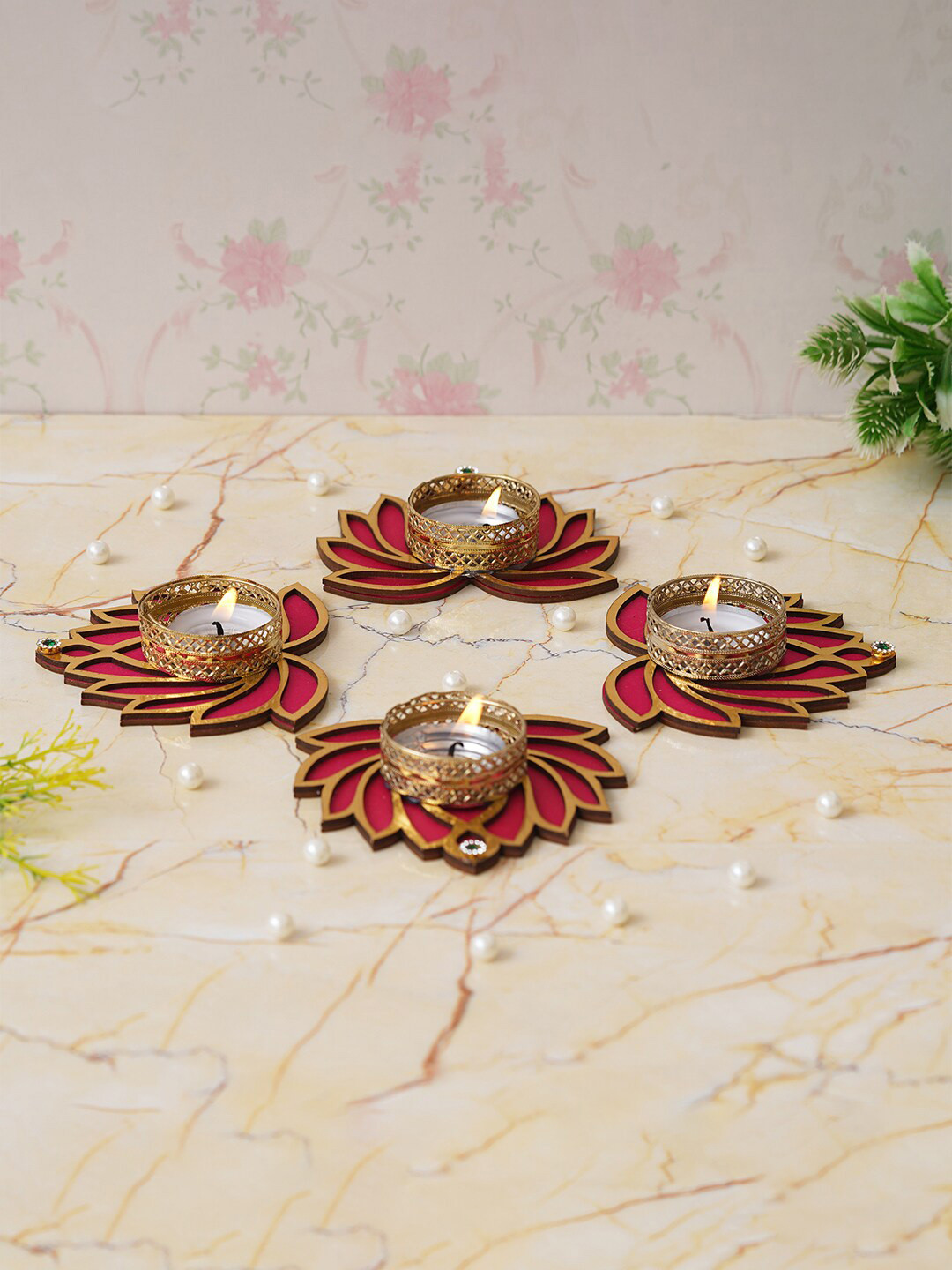 eCraftIndia Gold Toned & Red 4 Pieces Round Shaped Candle Holders