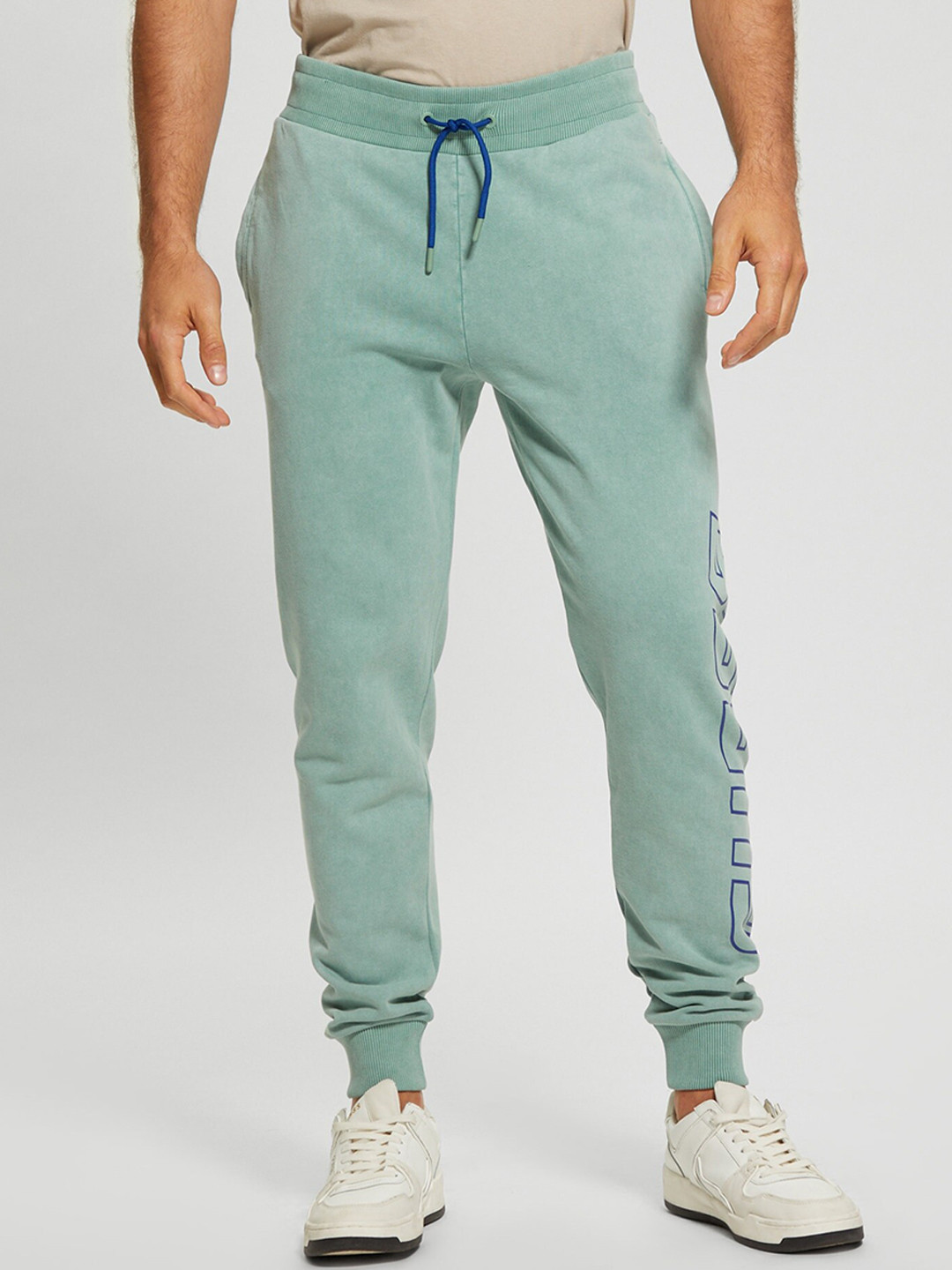 GUESS Men Typography Printed Pure Cotton Mid-Rise Jogger