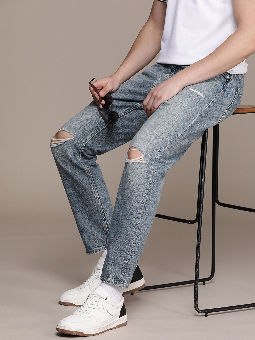 Calvin Klein Jeans Men Pure Cotton Dad Fit Mildly Distressed Heavy Fade Mid-rise Jeans