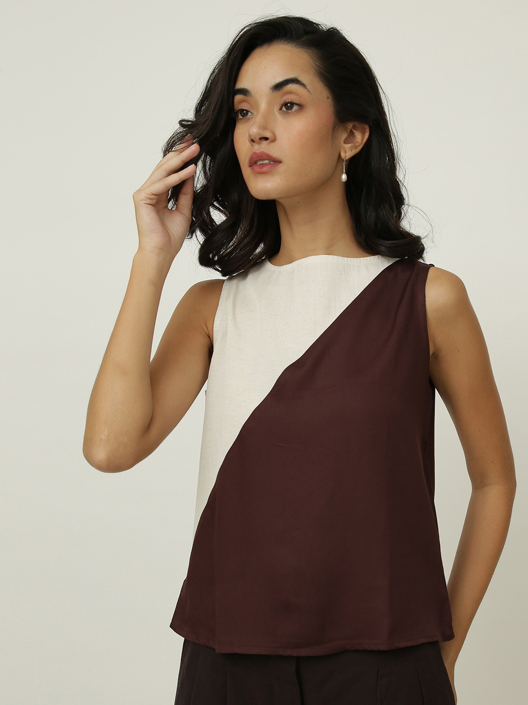 Saltpetre Colourblocked Boat Neck Sleeveless Top