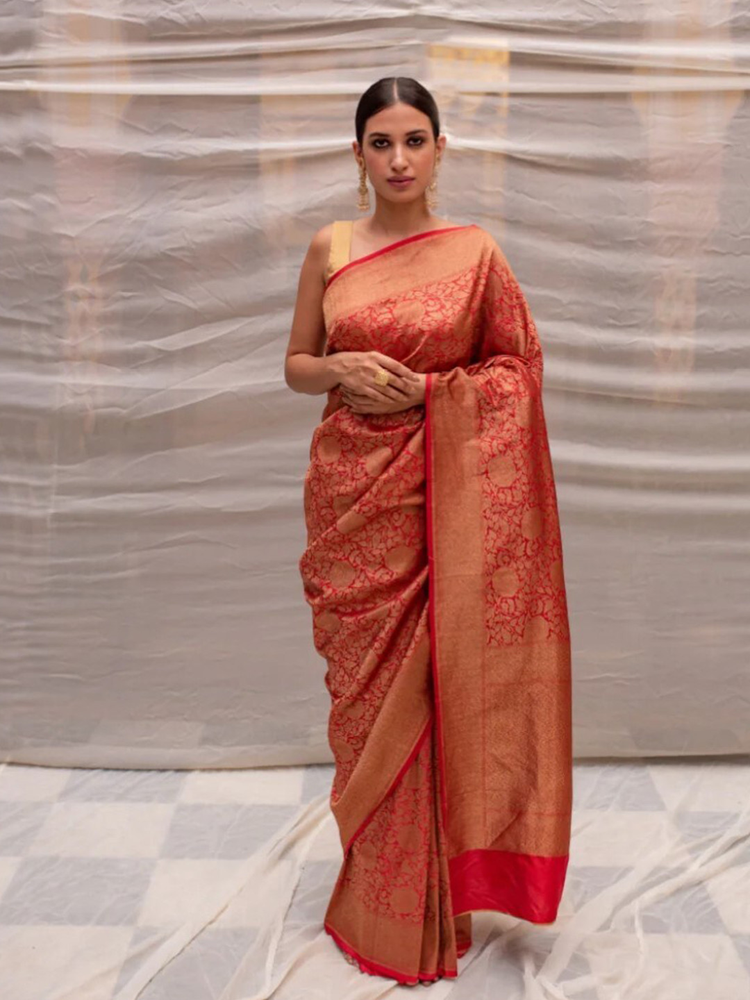 PriyankaRaajiv Floral Print Woven Zari Design Banarasi Saree