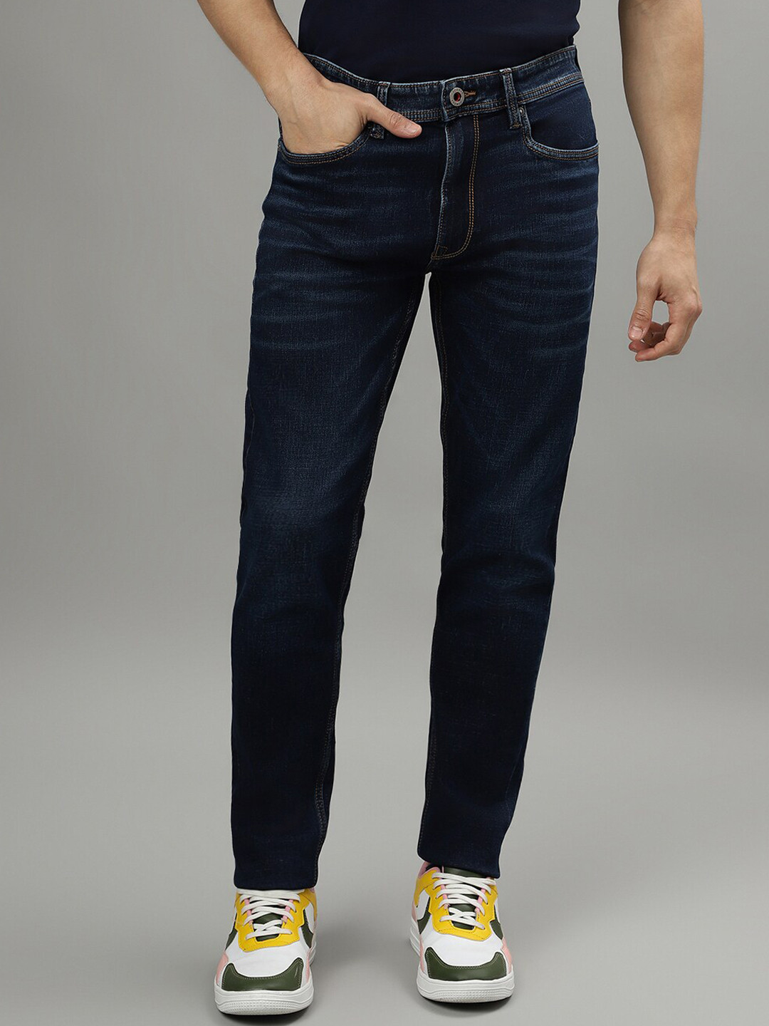Iconic Men Mid-Rise Light Fade Tapered Fit Stretchable Jeans