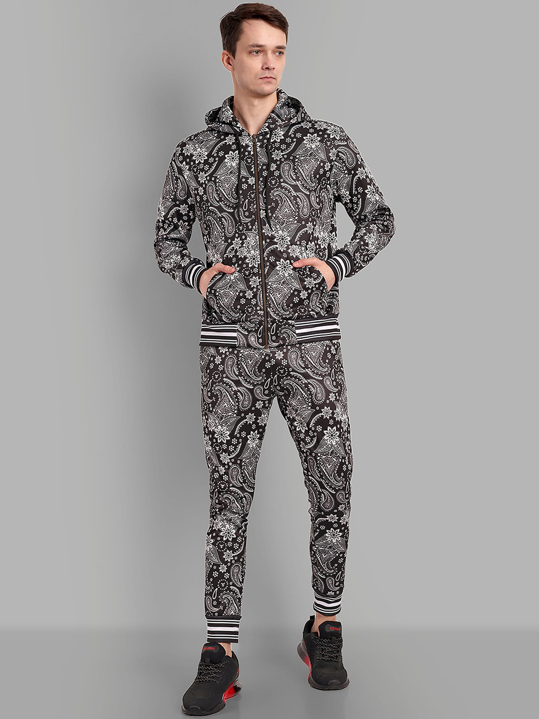 GO DEVIL Hooded Paisely Printed Sweatshirt With Joggers