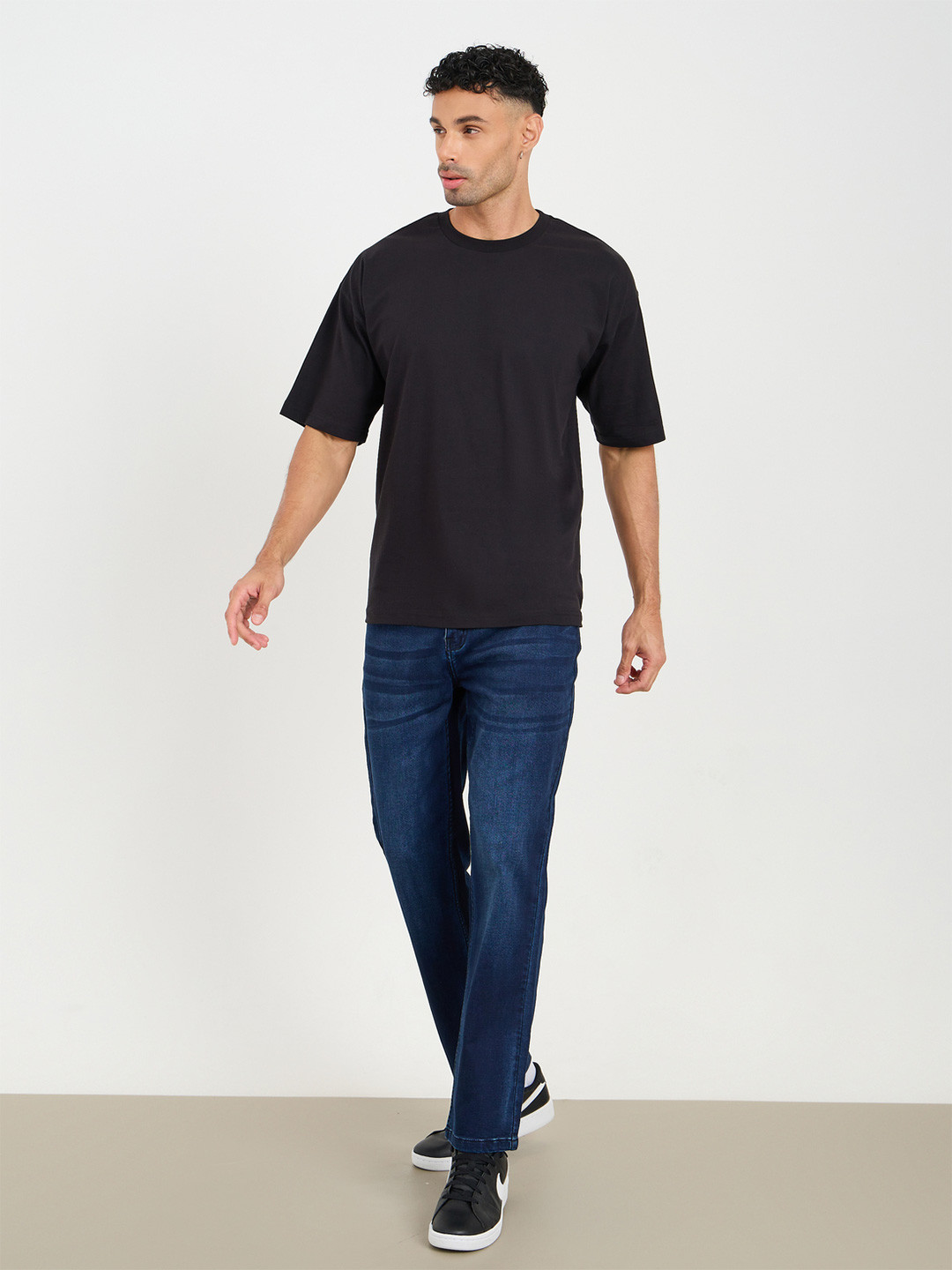 Styli Men Relaxed Fit Mid Wash Knitted Jeans