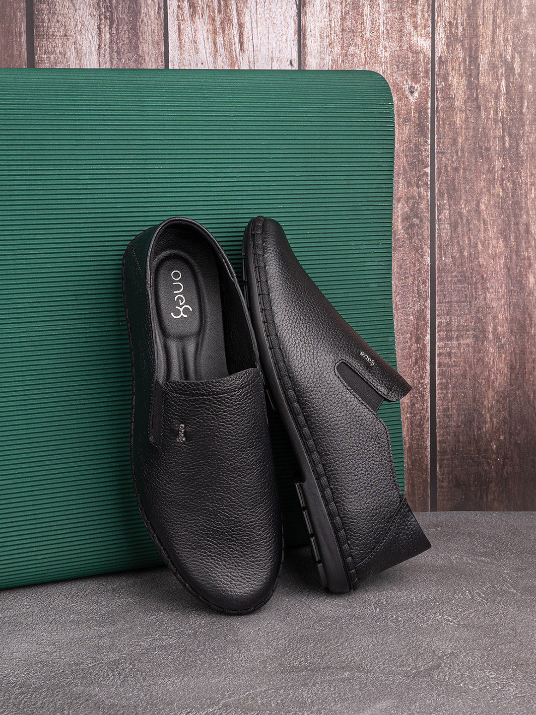 One8 Men Textured Round Toe Leather Slip-On Shoes