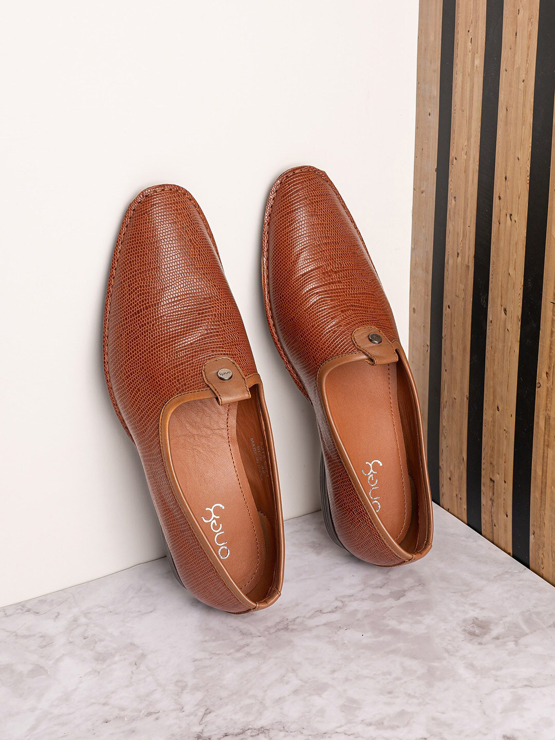 One8 Men Textured Pointed Toe Leather Loafers