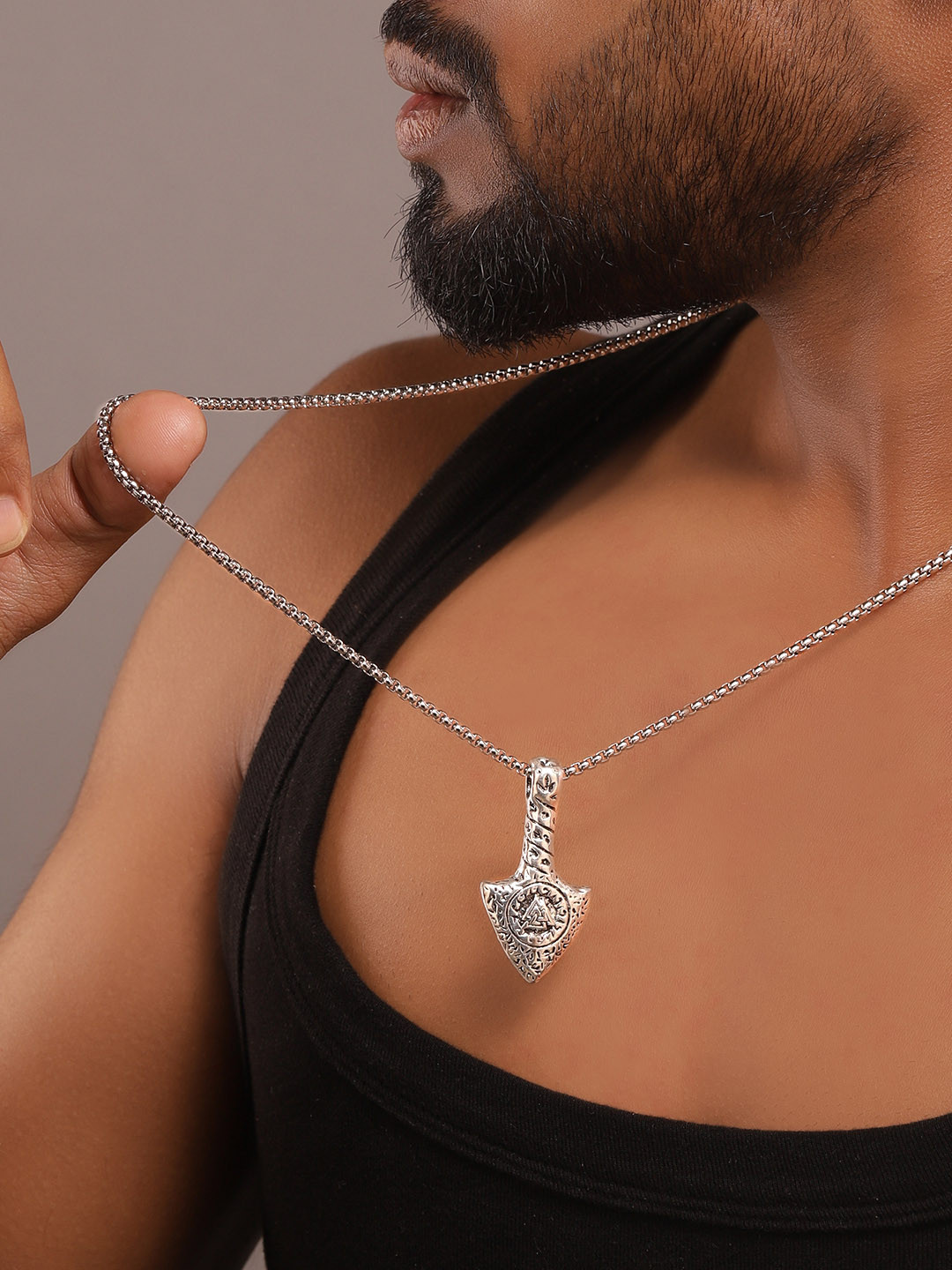 The Roadster Lifestyle Co. Rhodium plated Arrow Engraved Pendant & Chain