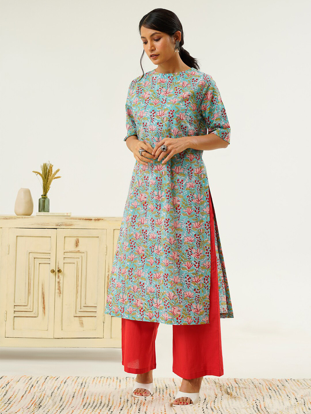 indy Raaga Floral Printed Boat Neck Regular Cotton Straight Kurta