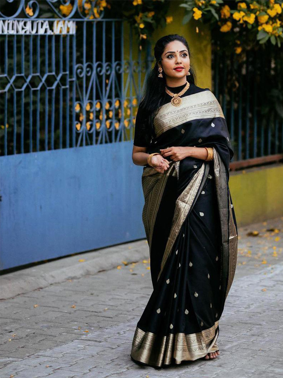 Marziyaa Ethnic Motifs Woven Design Zari Silk Cotton Banarasi Saree