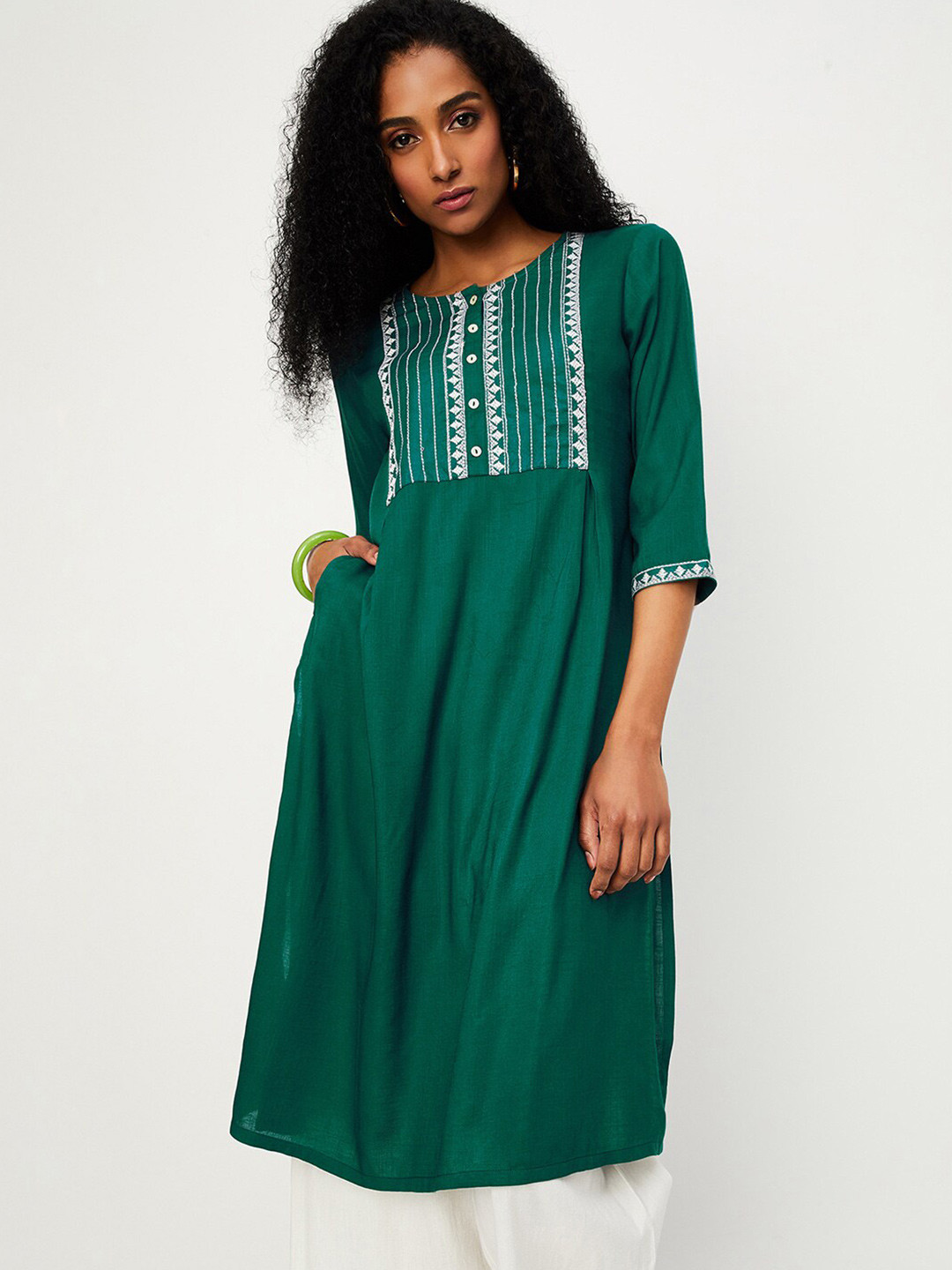 max Geometric Embroidered Regular Thread Work Round Neck Straight Kurta