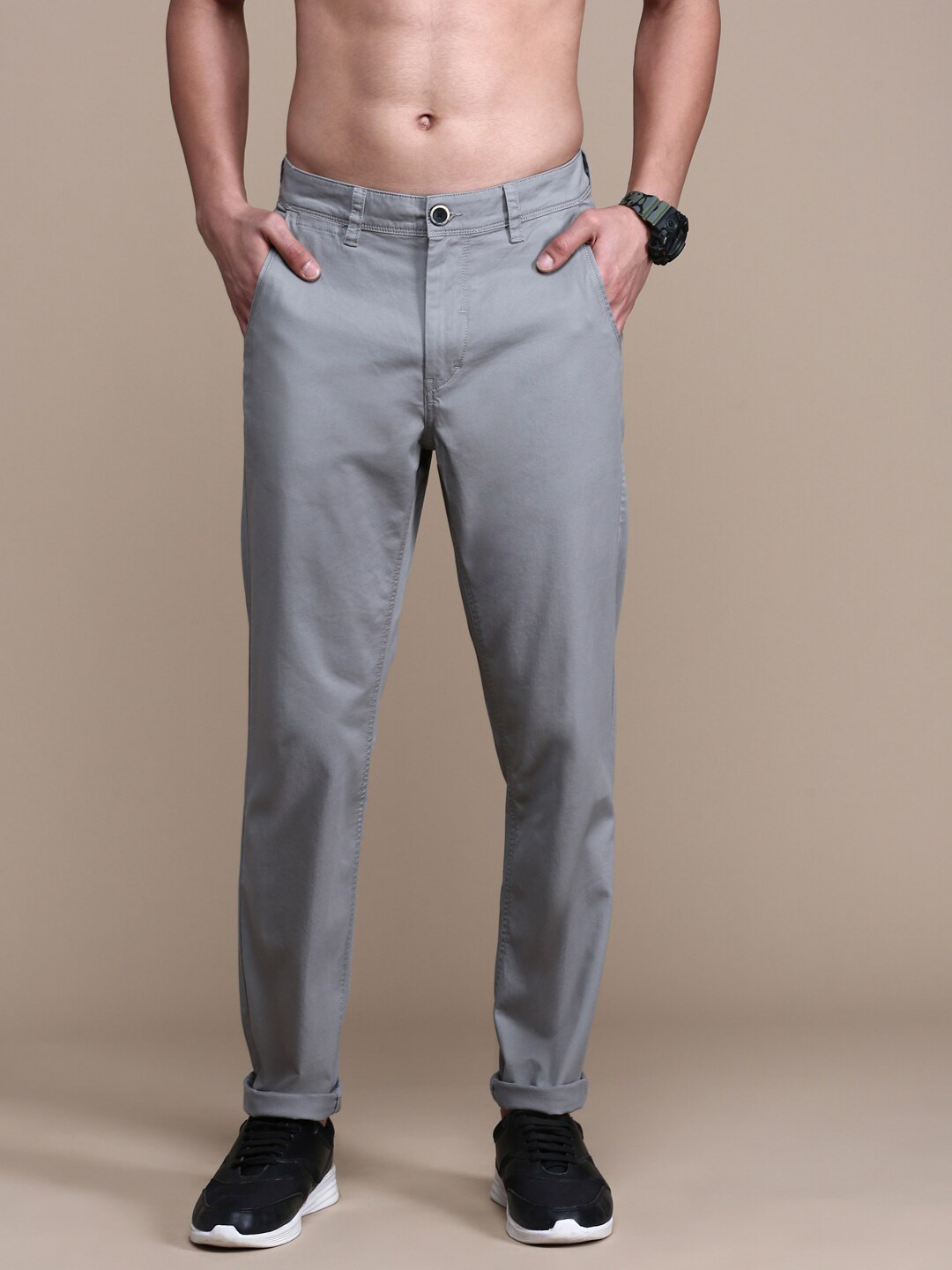 The Roadster Lifestyle Co. Men Grey IOMA Slim Fit Mid-Rise Easy Wash Chinos Trousers