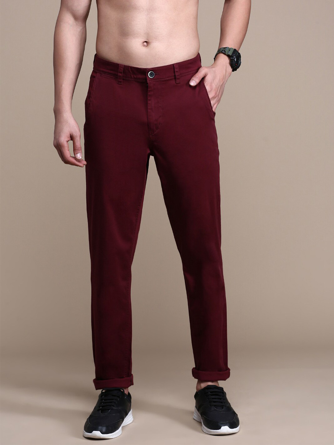 The Roadster Lifestyle Co. Men Maroon IOMA Slim Fit Mid-Rise Easy Wash Chinos Trousers