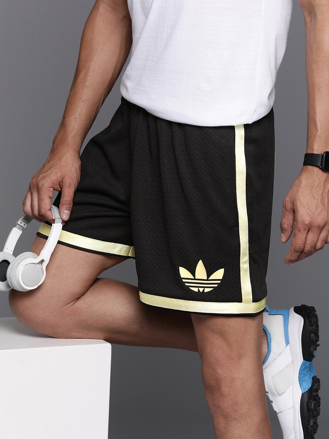 ADIDAS Originals Unisex Loose Fit Contrast Taping Shorts