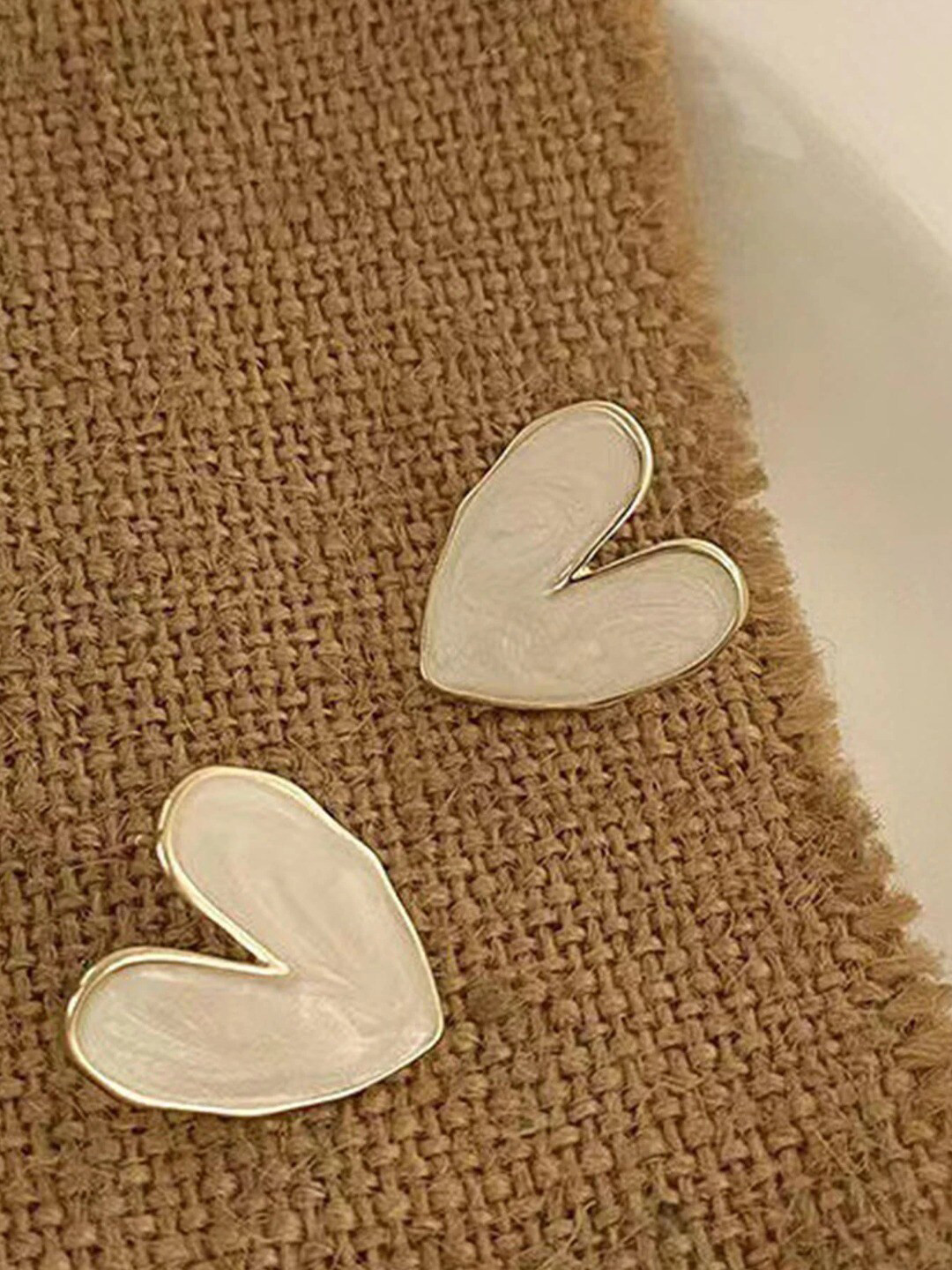 FIMBUL Heart Shaped Stud Earrings