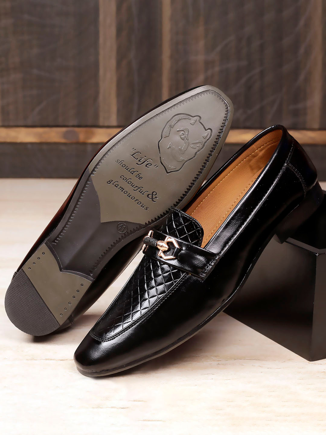 INVICTUS Men Textured Buckle Detailed Formal Loafers